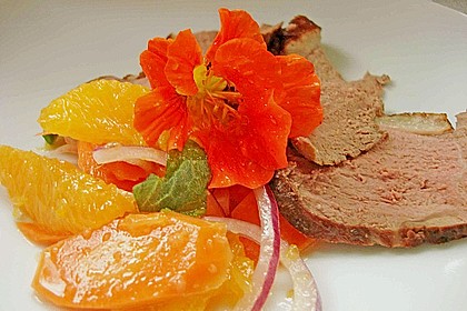 Karotten - Orangen - Salat mit Ingwer - Vinaigrette und ger&auml;ucherter Entenbrust