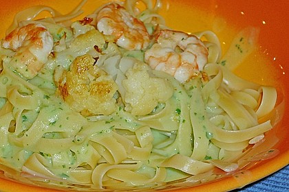 Spaghetti mit Blumenkohlso&szlig;e und Scampi