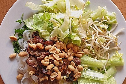 Reisnudelsalat mit Rindfleisch und Zitronengras 3