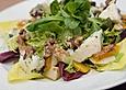 Herbstlicher Salat mit gebratenem K&uuml;rbis, karamellisierter Birne, Blauschimmelk&auml;se und Waln&uuml;ssen