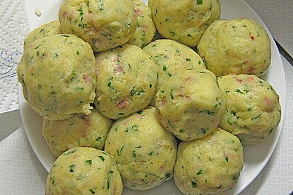 Kleine Kartoffel - Speckknödel mit Pfifferlingen in Rahm 12