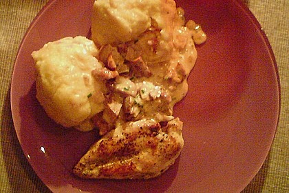 Kleine Kartoffel - Speckknödel mit Pfifferlingen in Rahm 21