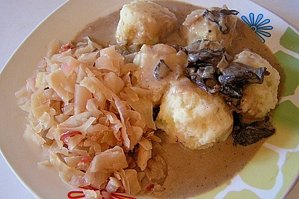 Kleine Kartoffel - Speckknödel mit Pfifferlingen in Rahm 17