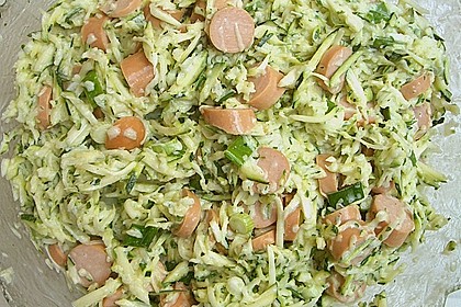 Zucchinisalat mit W&uuml;rstchen