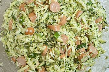 Zucchinisalat mit Würstchen