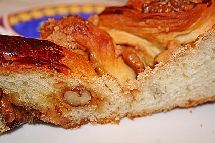 Hefezopf mit karamellisierten Waln&uuml;ssen 4