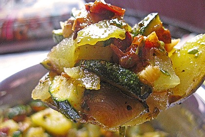 Illes warmer Zucchini-Kartoffelsalat - sommerlich leicht und einfach 7