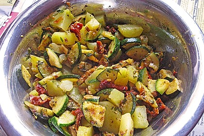 Illes warmer Zucchini-Kartoffelsalat - sommerlich leicht und einfach 4