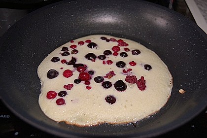 Blaubeerpfannkuchen mit Soße 13