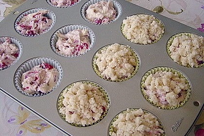 Himbeer - Muffins mit Streuseln 37