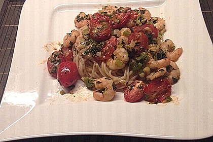 Spaghetti mit Kirschtomaten und Garnelen 8