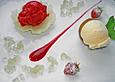 Geschmorter Pfirsich mit Himbeersorbet und Hollerbl&uuml;tengelee