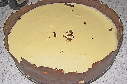 Gefrorene Zitronentorte in der Schokoh&uuml;lle