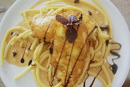 Piccata von der Pute mit Makkaroni in wei&szlig;em Tomatenrahm