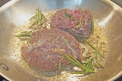 Lammh&uuml;fte gebraten mit Gem&uuml;seperlen in einer Lamm - Rotwein - Reduktion 1