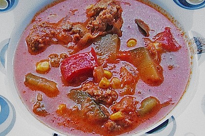Paprikasuppe mit Baguette