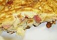 Eierkuchen mit Schinken, K&auml;se, Salami und Zwiebeln