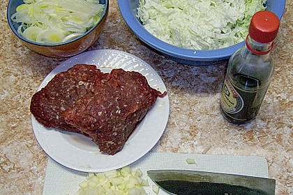 Eierkuchen mit Chinakohl - Hackfleisch - F&uuml;llung 1