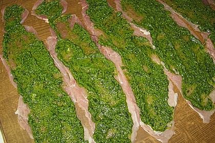 Schweiner&ouml;llchen mit B&auml;rlauchpesto