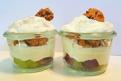 Schichtdessert mit Weintrauben 14