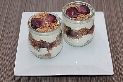 Schichtdessert mit Weintrauben 12