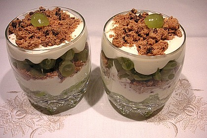 Schichtdessert mit Weintrauben 6