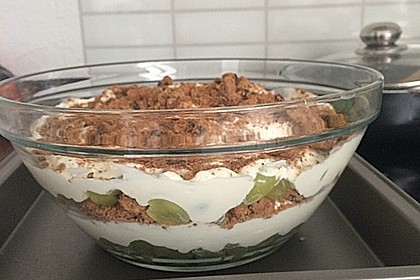 Schichtdessert mit Weintrauben 33