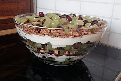 Schichtdessert mit Weintrauben 1