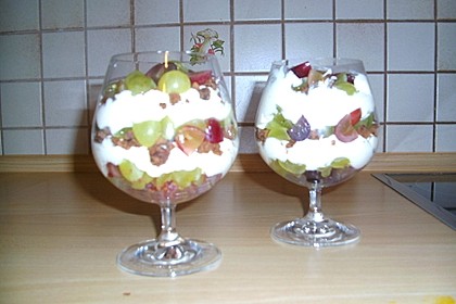 Schichtdessert mit Weintrauben 22