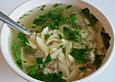 H&uuml;hnersuppe mit geriebener Pasta