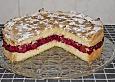 Kirschtorte mit Mandeldecke