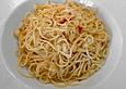 Spagetti mit Knoblauch und Peperoni