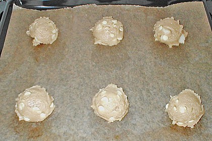 White Chocolate Macadamia Cookies