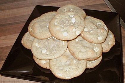 White Chocolate Macadamia Cookies 1