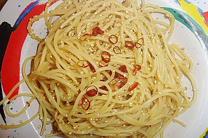 Spaghetti mit Knoblauch, Öl und Pfefferschote 3