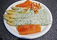 Spargel mit Lachs, Garnelen, Flu&szlig;krebsen und Kr&auml;utersauce