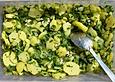 Kartoffelsalat mit G&auml;nsebl&uuml;mchen und L&ouml;wenzahn