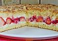 Pellwormer Bienenstich mit Erdbeeren