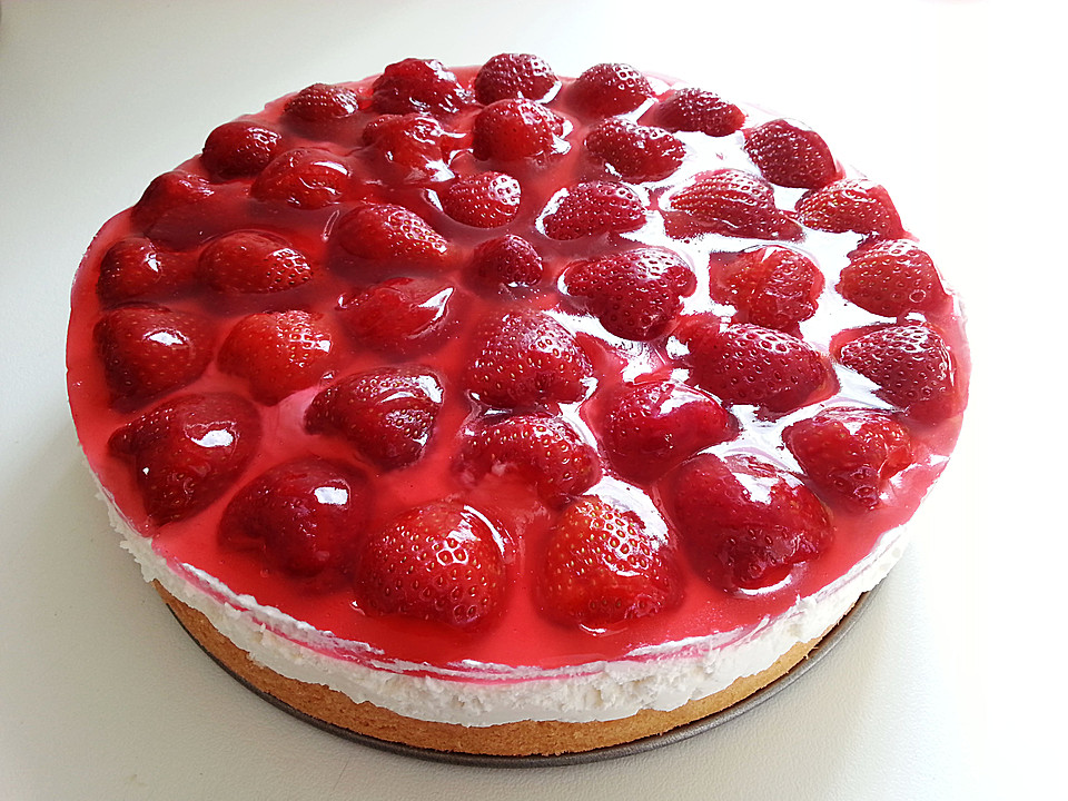 Kalte Erdbeer - Frischkäse - Geburtstagstorte (Rezept mit Bild ...