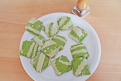 Gestreifter Nudelteig 24
