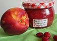 Kornelkirschenmarmelade mit Nektarine und Apfel