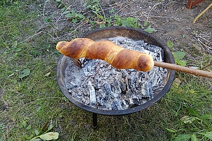 Stockbrot mit Quark - Öl - Teig
