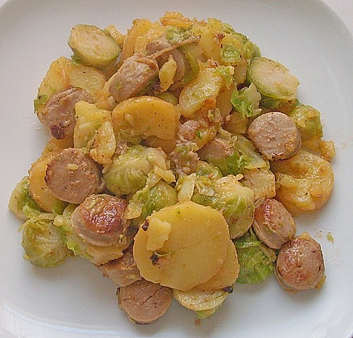 Bratkartoffeln mit Rosenkohl und Bratwurst (Rezept mit Bild) | Chefkoch.de