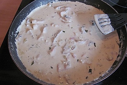 Vollkornspaghetti mit Champignon -Sahne - So&szlig;e