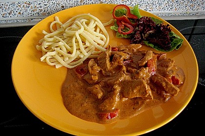 Schweinegeschnetzeltes mit Paprika - Tomatenso&szlig;e