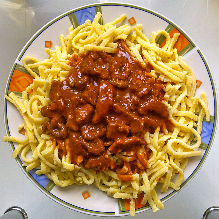 Schweinegeschnetzeltes mit Paprika - Tomatensoße (Rezept mit Bild ...