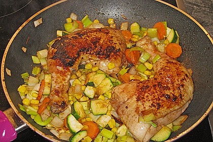 Bunte Hähnchenschenkel - Pfanne mit Reis 3