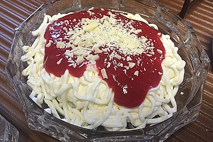 Spaghetti-Eis Dessert 4