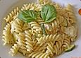 Spaghetti il caprino e zucchini