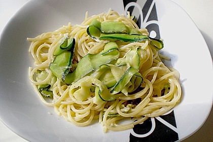 Spaghetti il caprino e zucchini 1